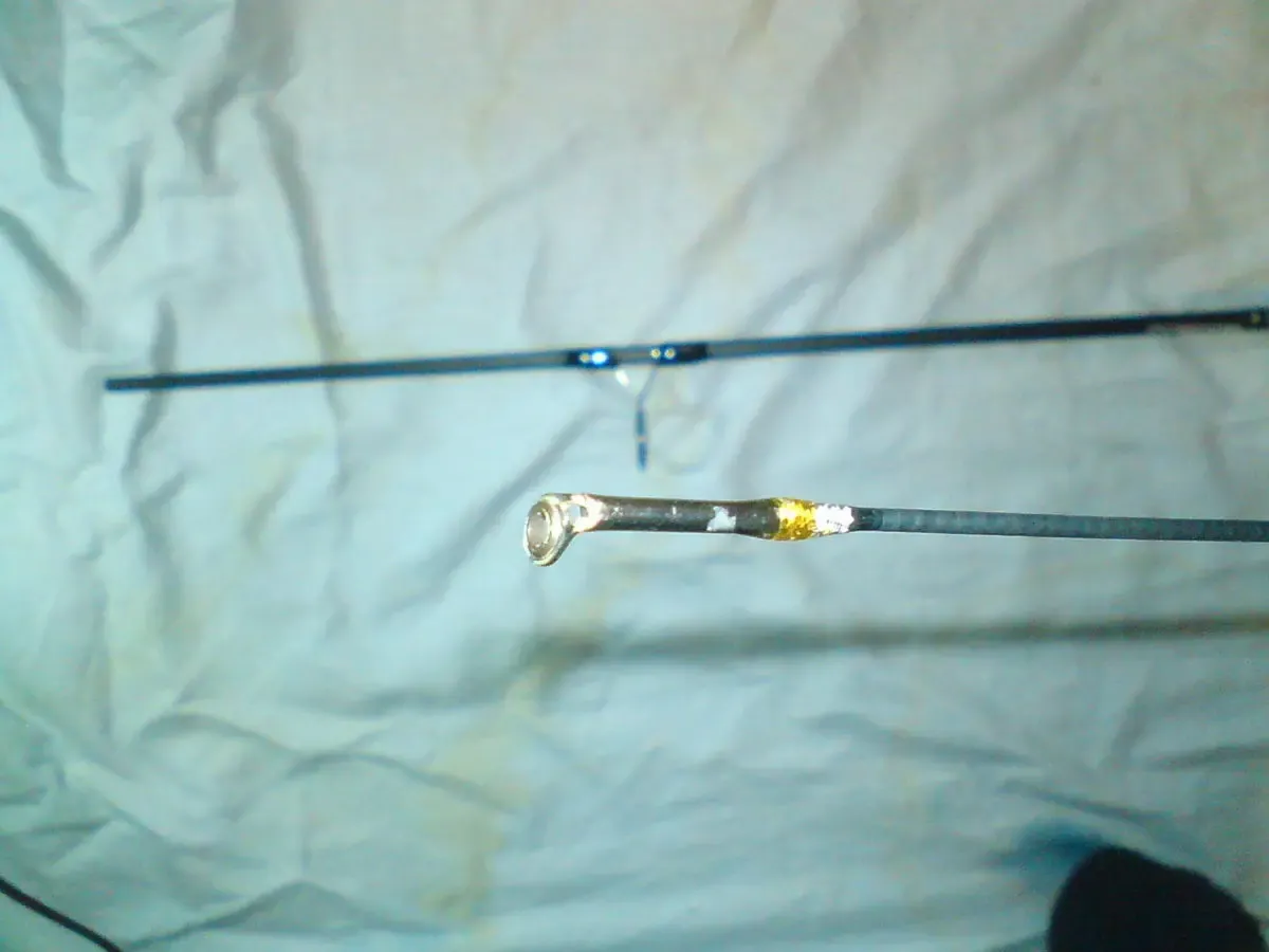 Продам спиннинг новый двухколенный 8