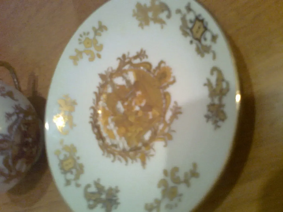 Красивая фарфоровая чашка с блюдцем в коричнево-золотистых тонах 3