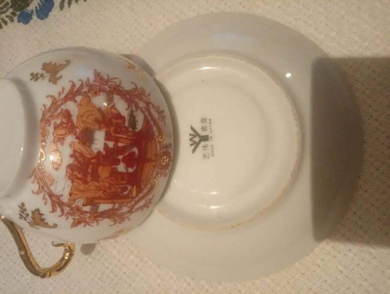 Красивая фарфоровая чашка с блюдцем в коричнево-золотистых тонах 6