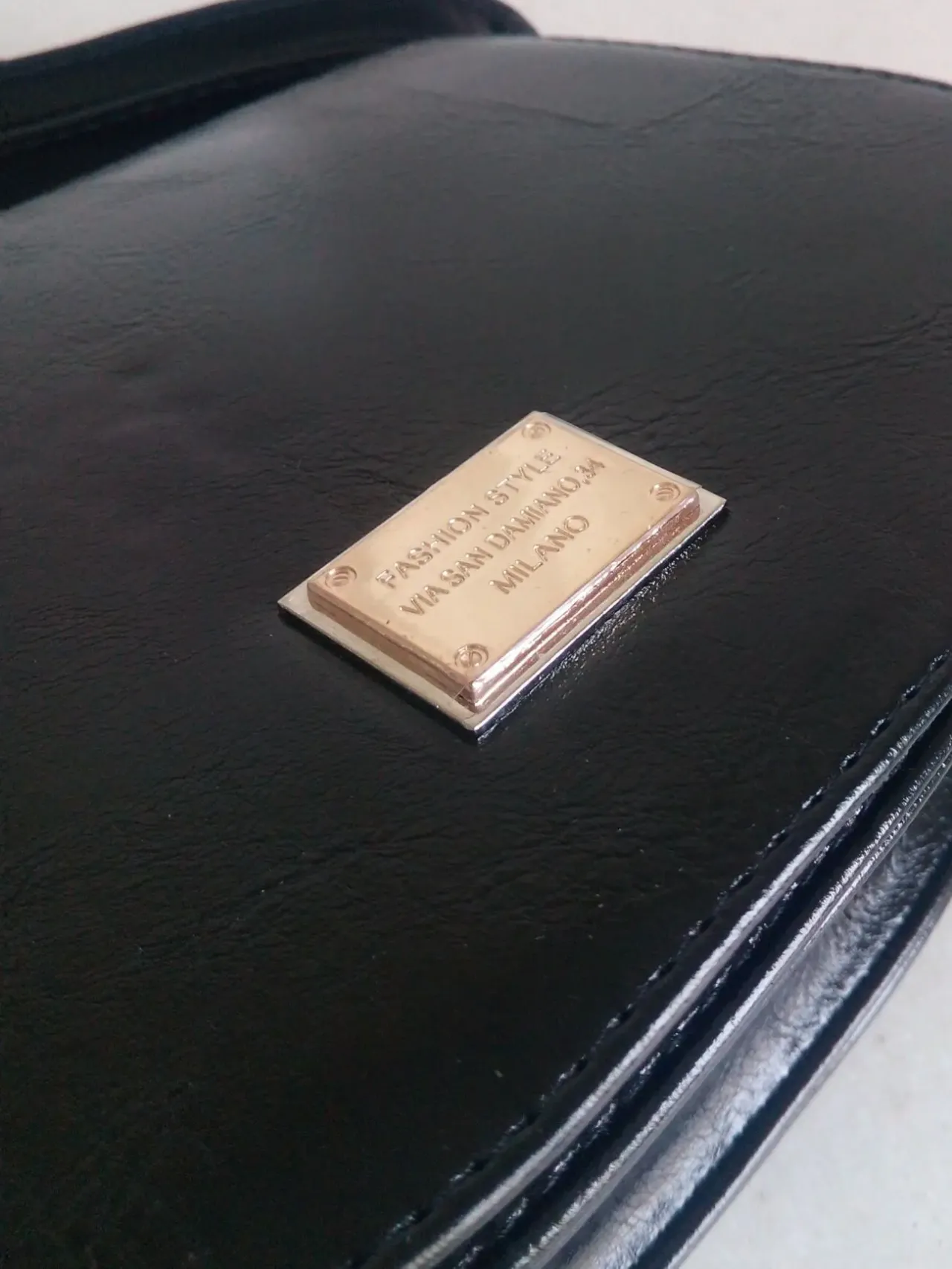 Маленькая черная сумочка через плечо 4