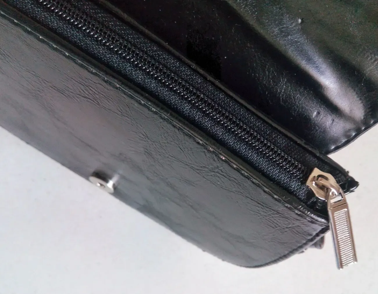 Маленькая черная сумочка через плечо 5