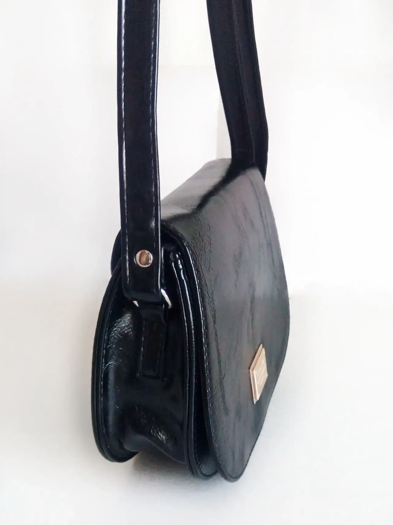 Маленькая черная сумочка через плечо 2