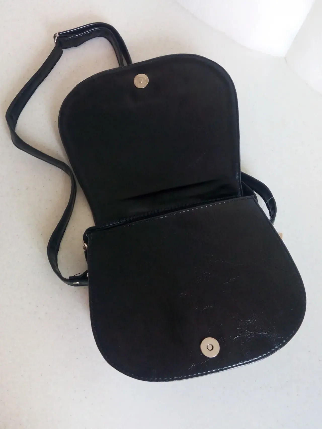 Маленькая черная сумочка через плечо 6