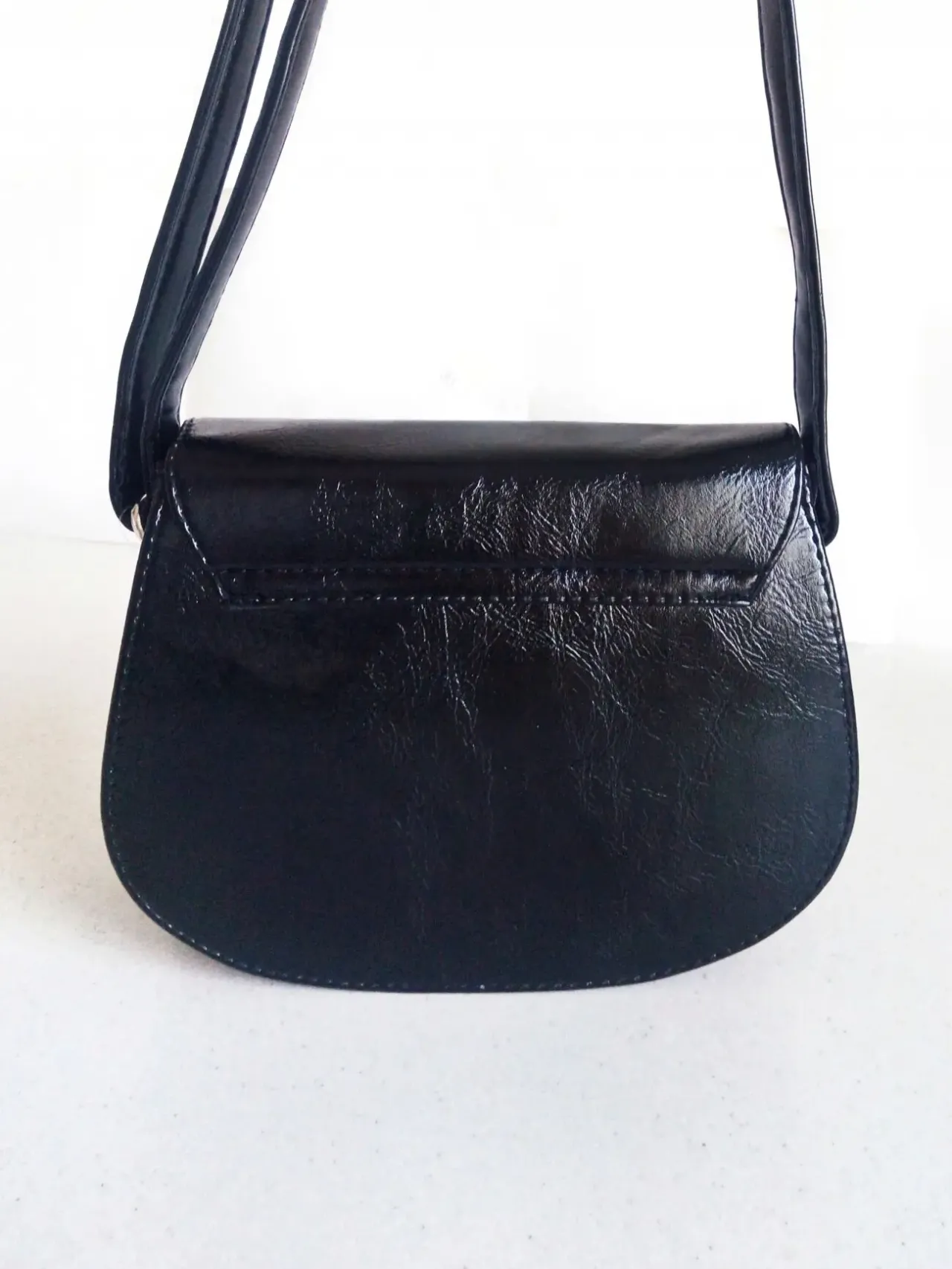 Маленькая черная сумочка через плечо 3