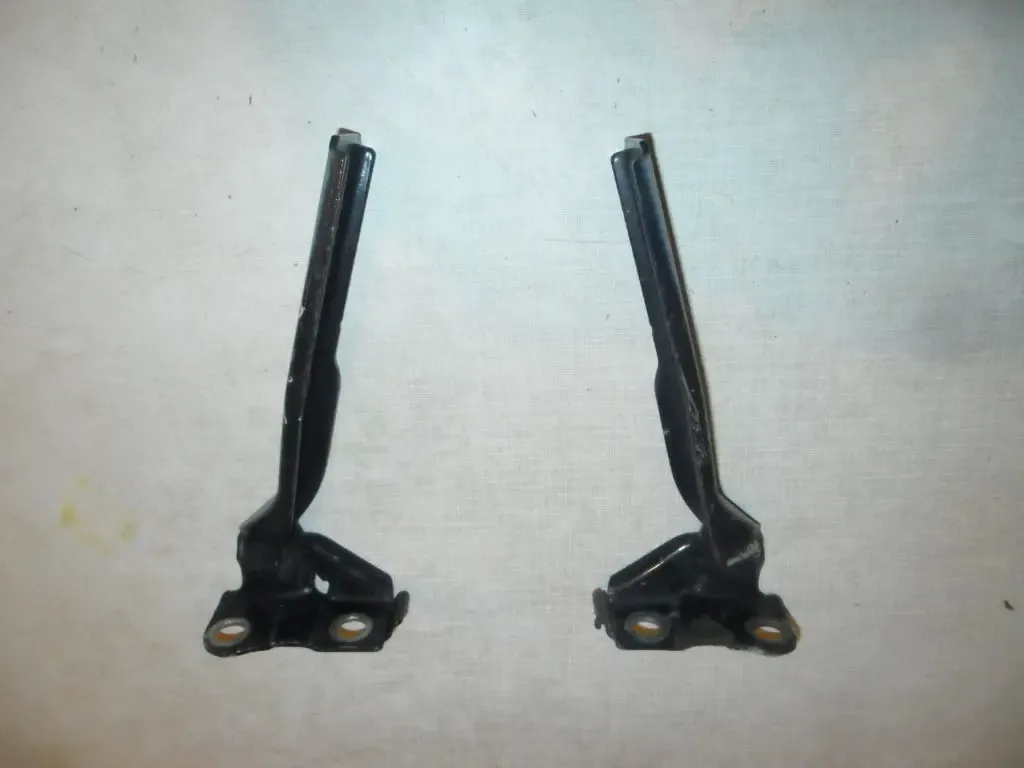 VAG 1J0823301, Навесы капота Фольксваген Гольф-4, VAG 1J0823302A 3