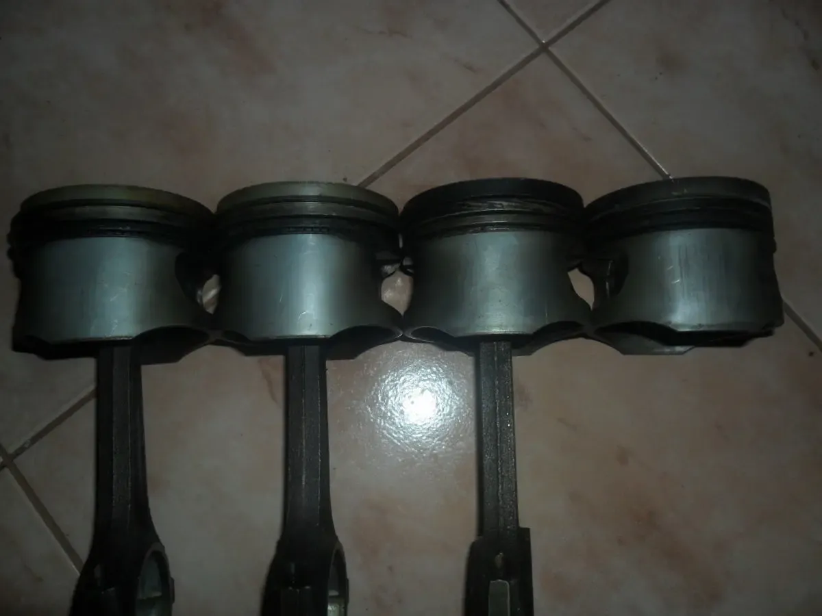 Поршня с шатунами Опель Кадет, Астра, Корса 1.4 2