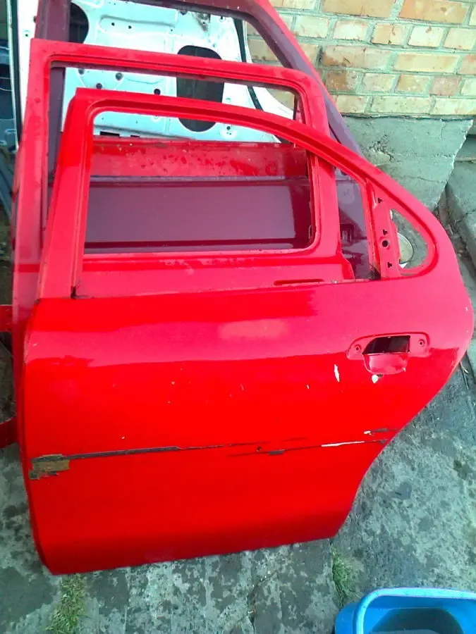 Дверь задняя левая 6833777 Форд Мондео 95г.в. седан