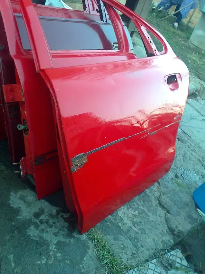 Дверь задняя левая 6833777 Форд Мондео 95г.в. седан 2