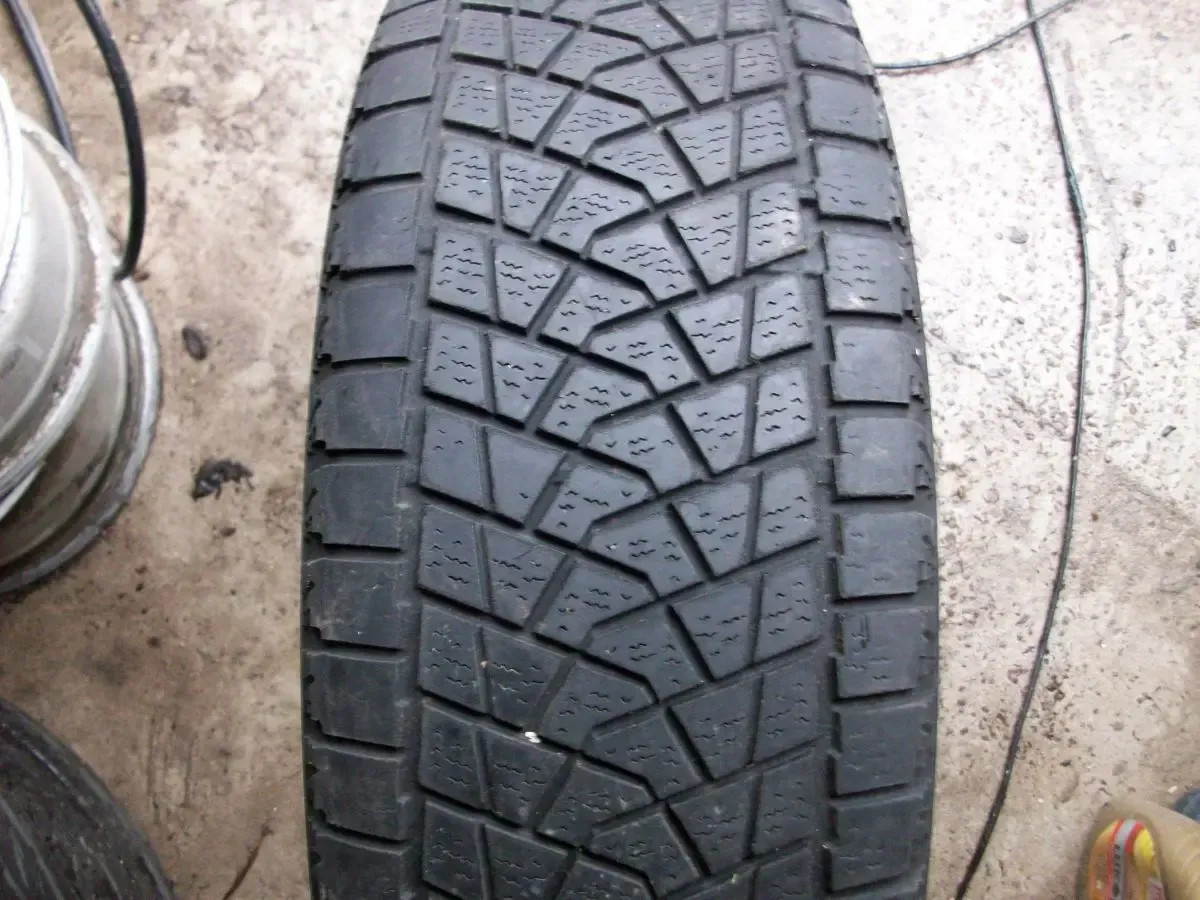 шина зима R16 215/65 98Q Bridgestone Blizzak DM-Z3