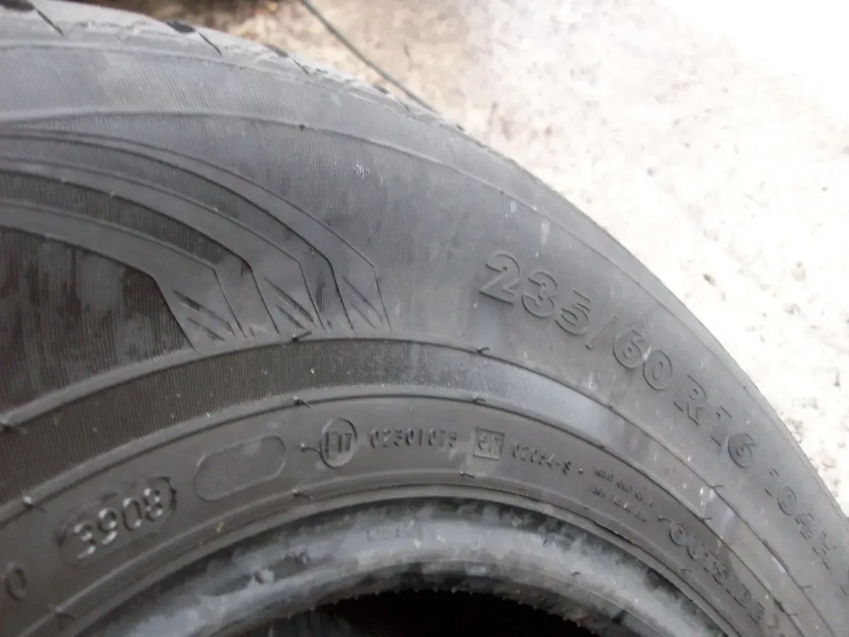 шина зима бу R16 235/60 104H XL Nokian WRg2 2