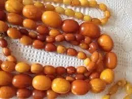 Куплю янтарные бусы . Продать янтарь .