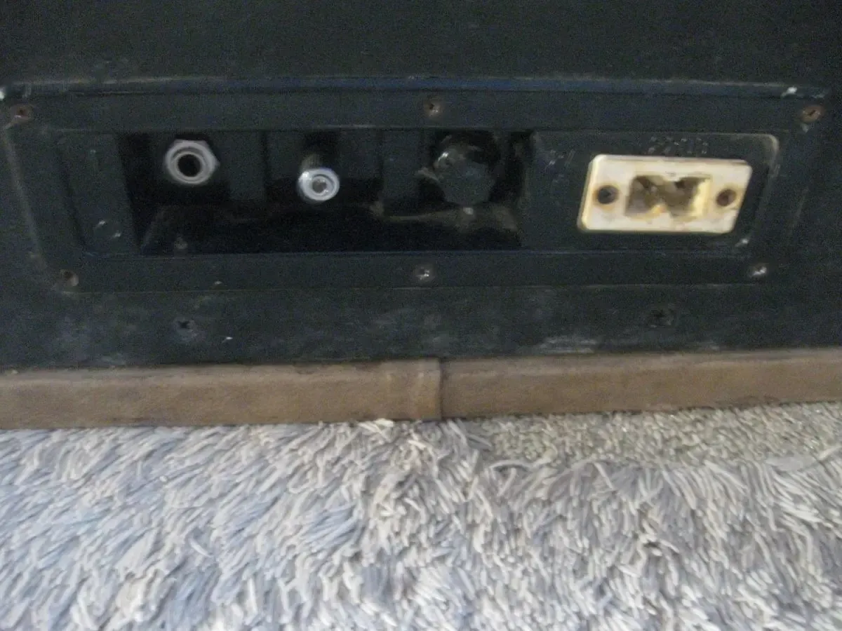 Продам рабочий винтажный комбоусилитель Venta Электроника УАУ - 02 5