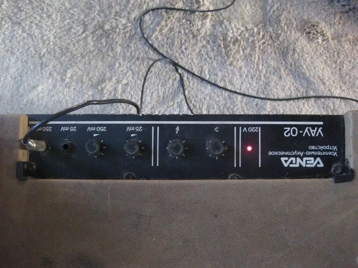 Продам рабочий винтажный комбоусилитель Venta Электроника УАУ - 02 8