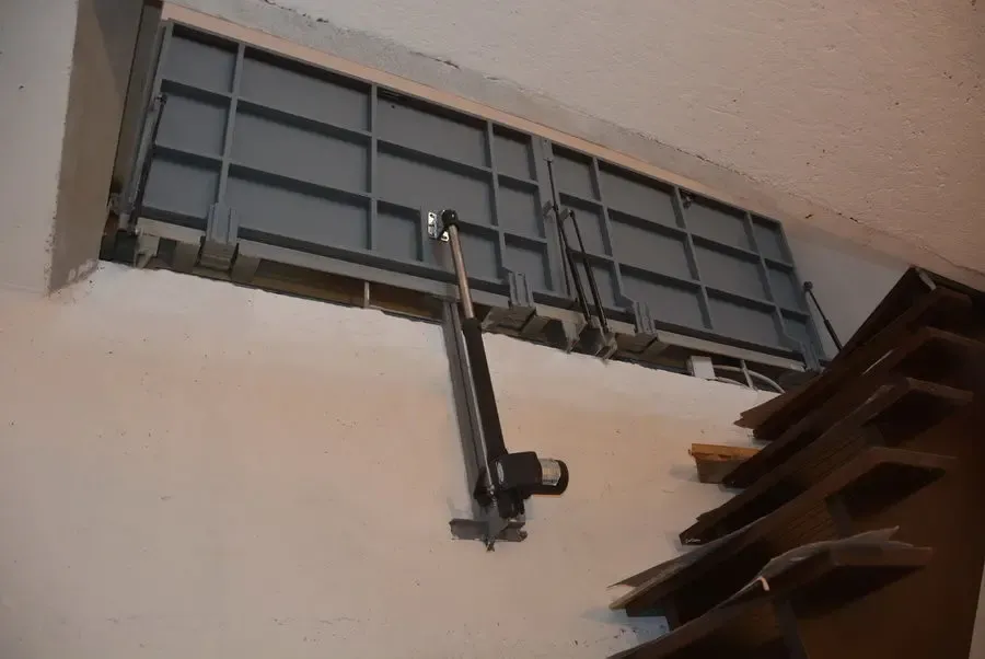 Люк невидимка автоматический на пол. 