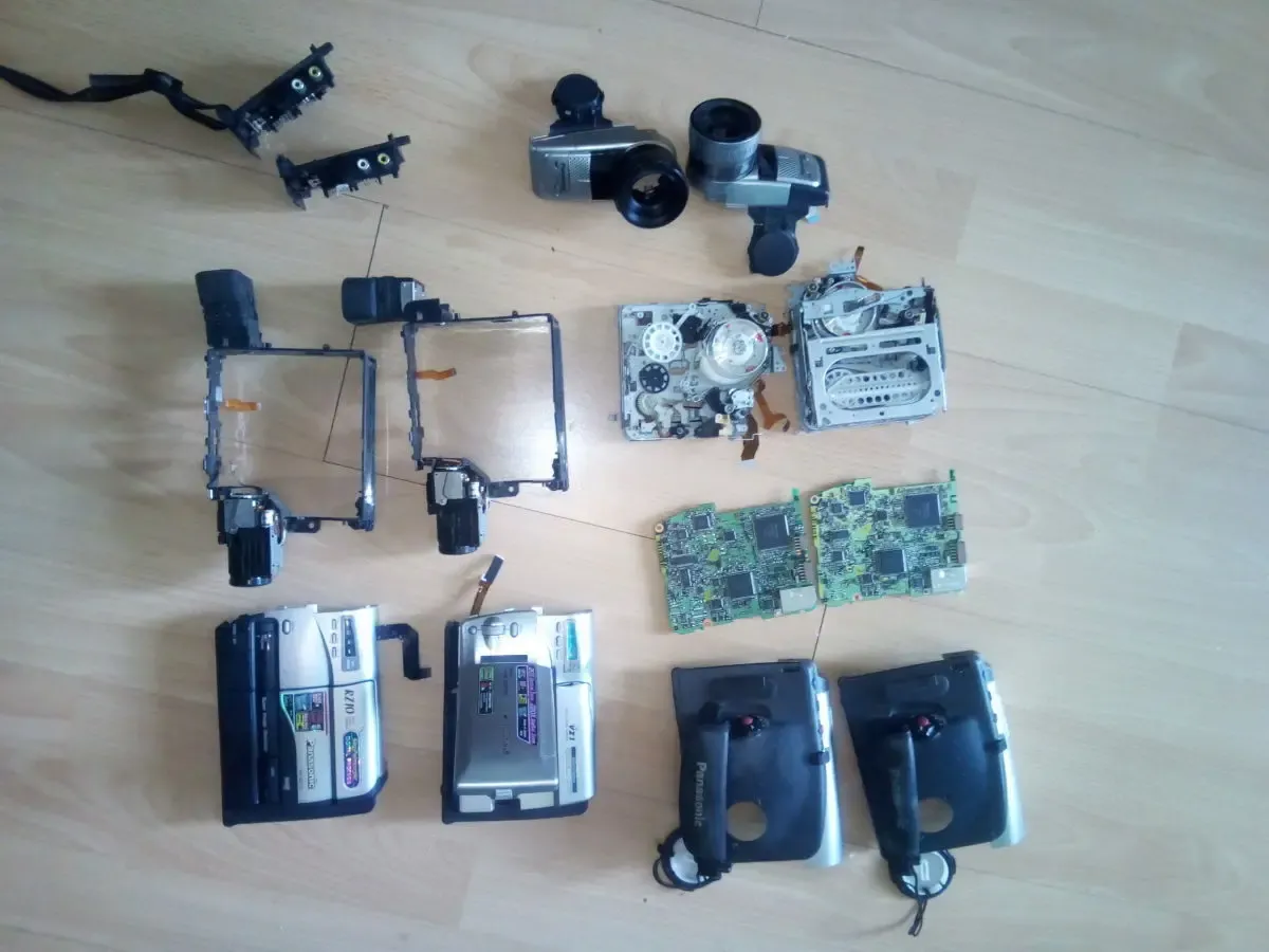 продам две видеокамеры PANASONIC RZ-10 и NV-1 3