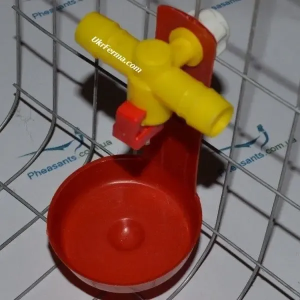 Ниппельная поилка в комплекте с каплеуловителем