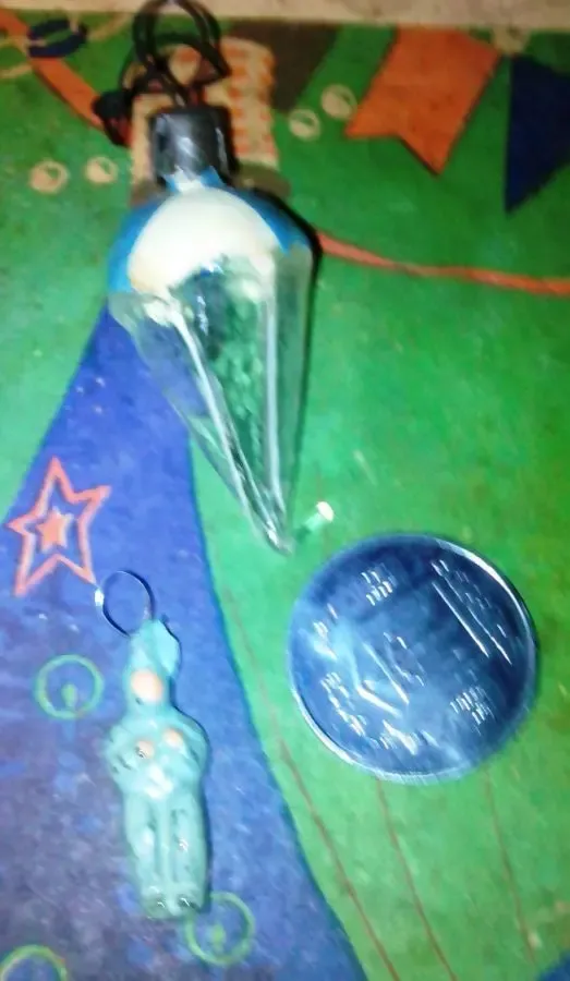 Елочная игрушка парашютист с парашютом. Конец 40-х,20 века