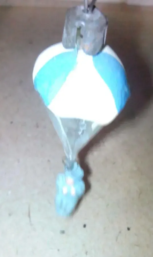 Елочная игрушка парашютист с парашютом. Конец 40-х,20 века 5