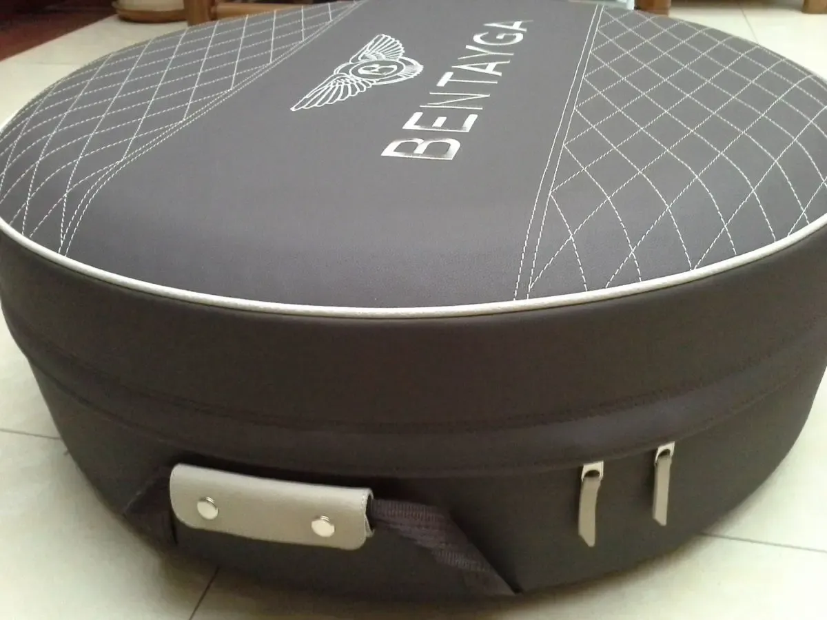 Чехол запасного колеса на BENTAYGA 3