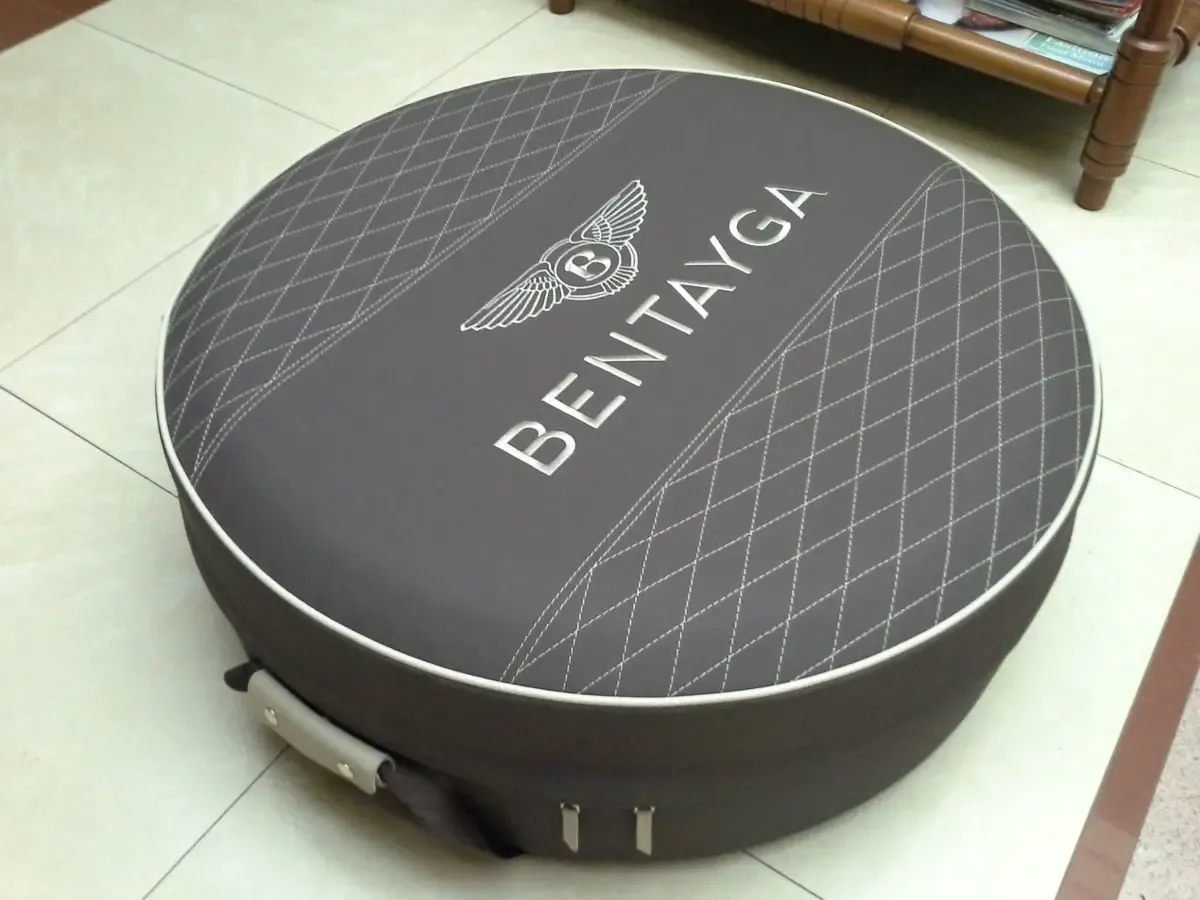 Чехол запасного колеса на BENTAYGA 2