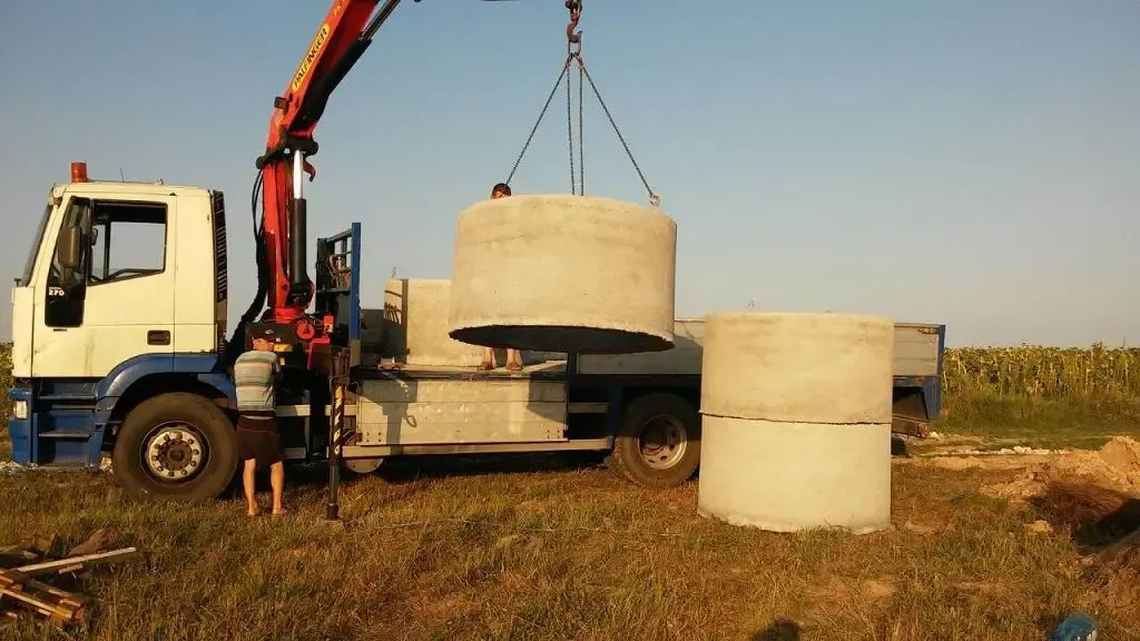 Глина Чорнозем Земля каналізаційні залізобетонні круги кільця септики 2