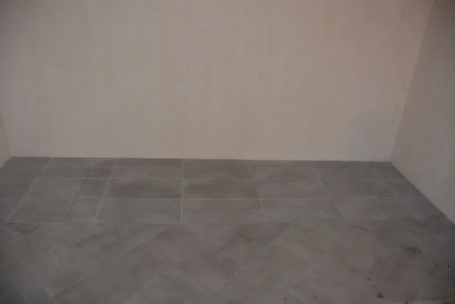 Люк в подвал с автоматическим открыванием 