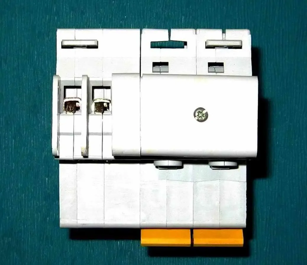 Автомат дифференциальный АД12 2Р, 16А, 30мА, IEK 3