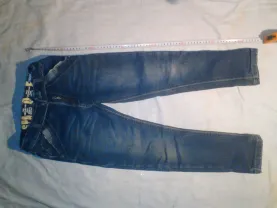 продам джинсы и  куртку на мальчика