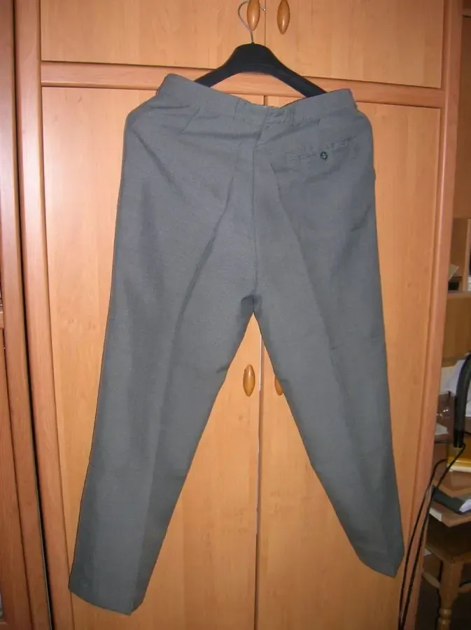 Брюки серые р.48 рост 3-4 2