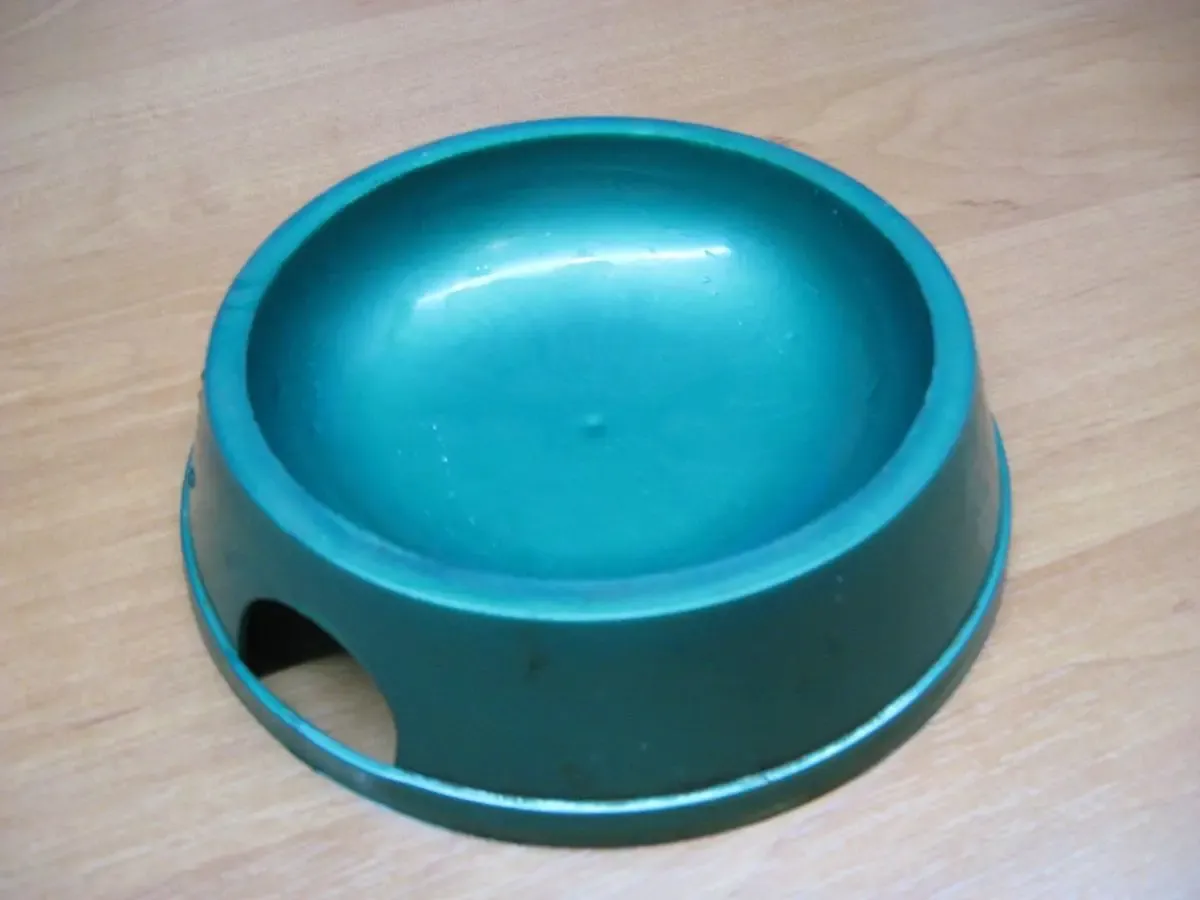 Продам Миска (кормушка) для животных, пластик