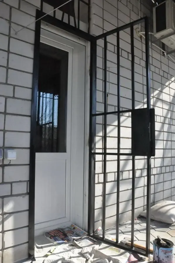 Решетчатые двери, решетки. Броневик - Днепр. 2