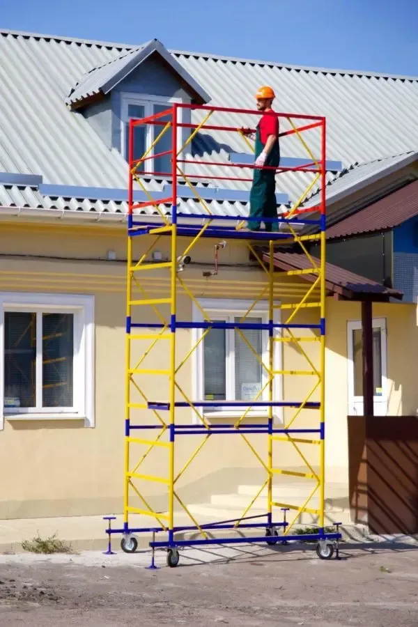 Вышка тура и строительные леса