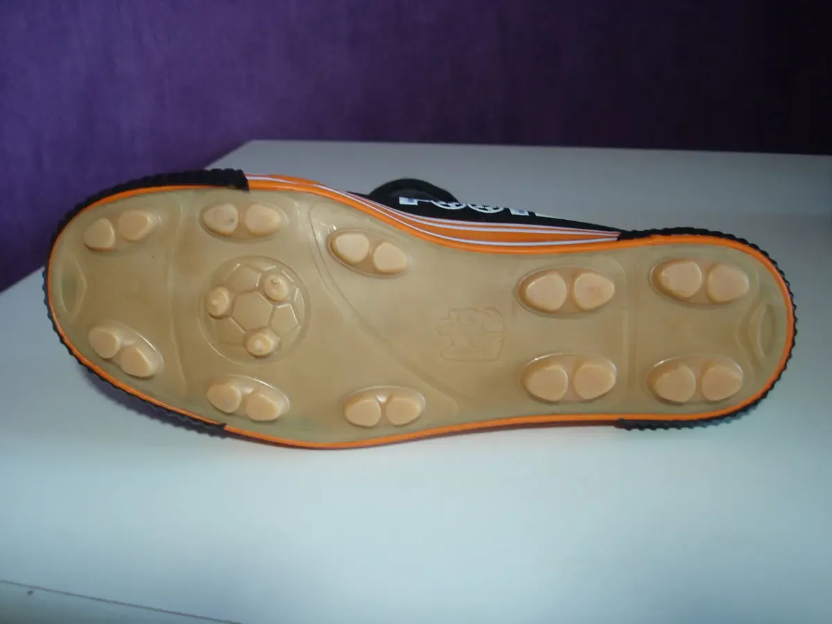 Кроссовки мужские футбольные 5