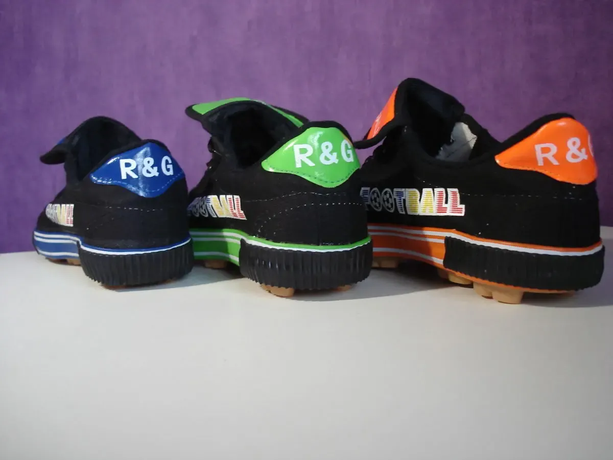 Кроссовки мужские футбольные 3