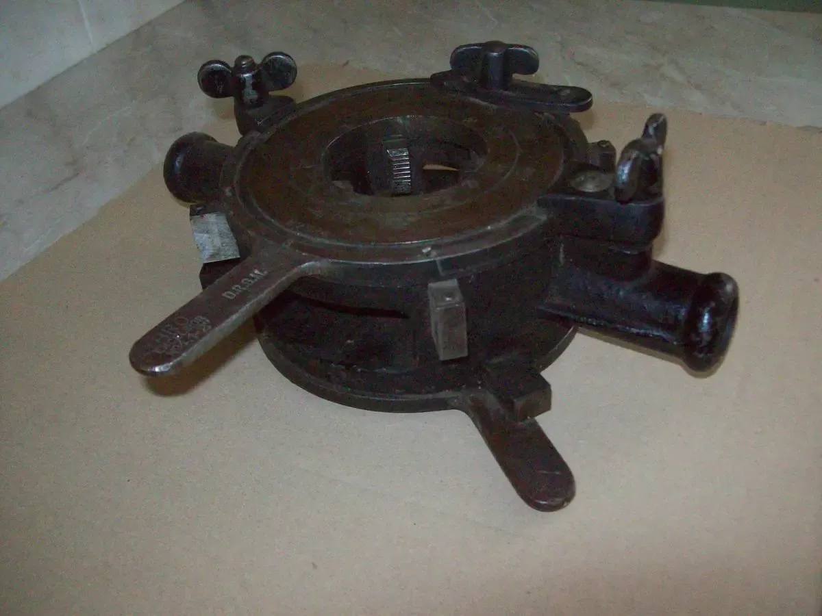 Клупп  резьбонарезной с трещёткой 1