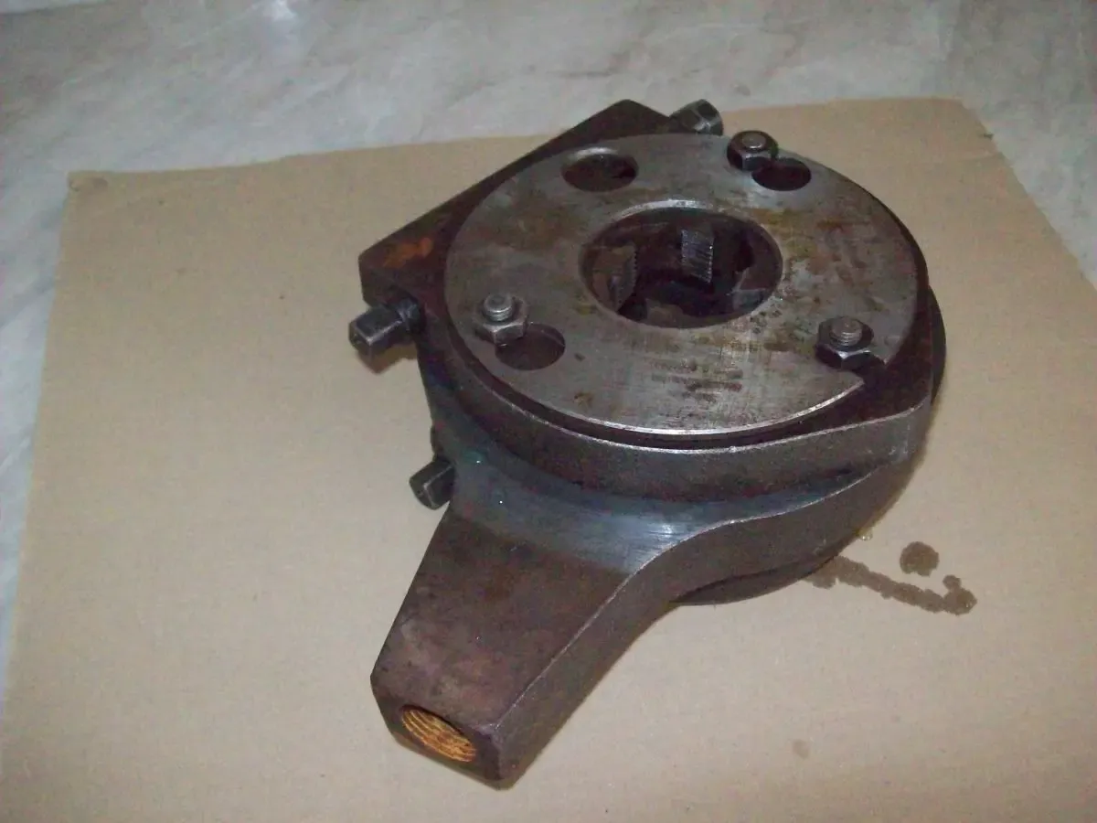 Клупп  резьбонарезной с трещёткой 1