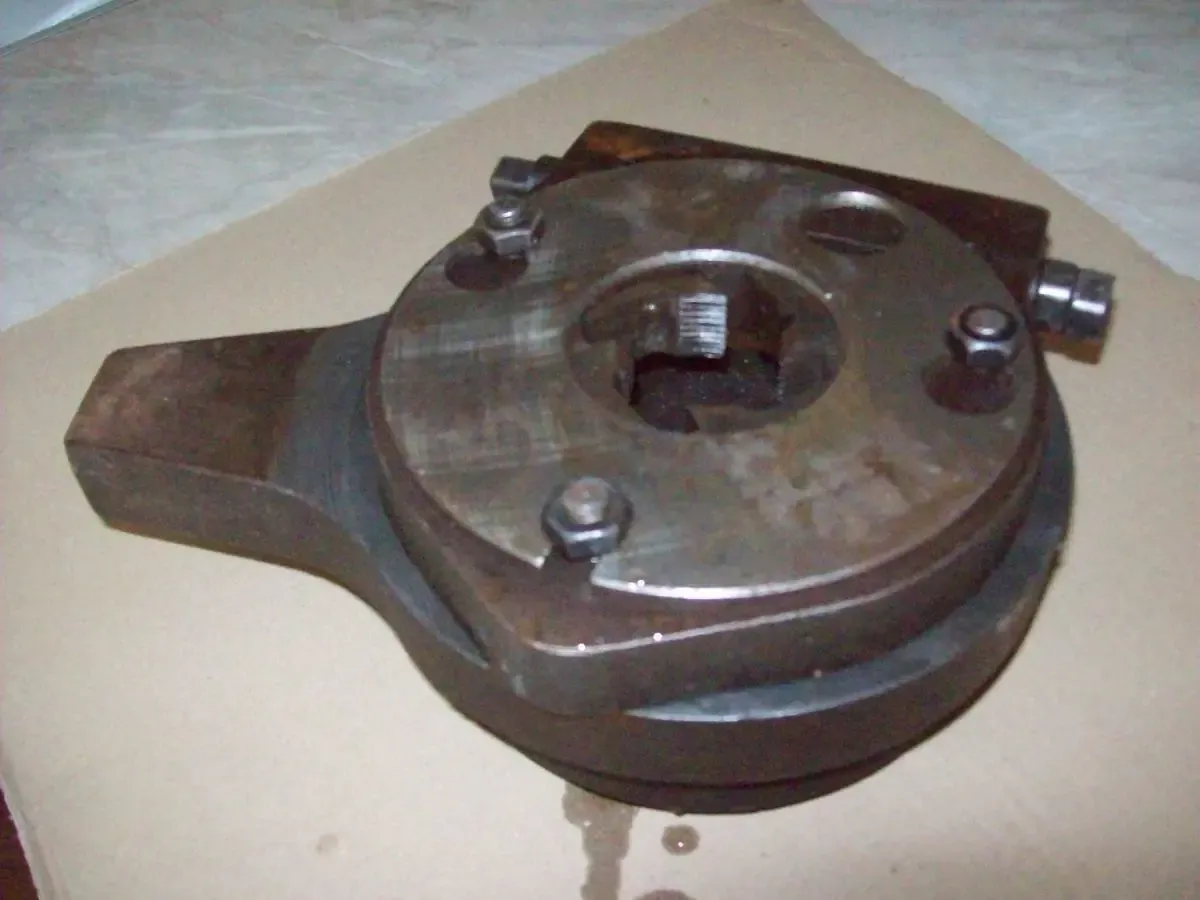 Клупп  резьбонарезной с трещёткой 1