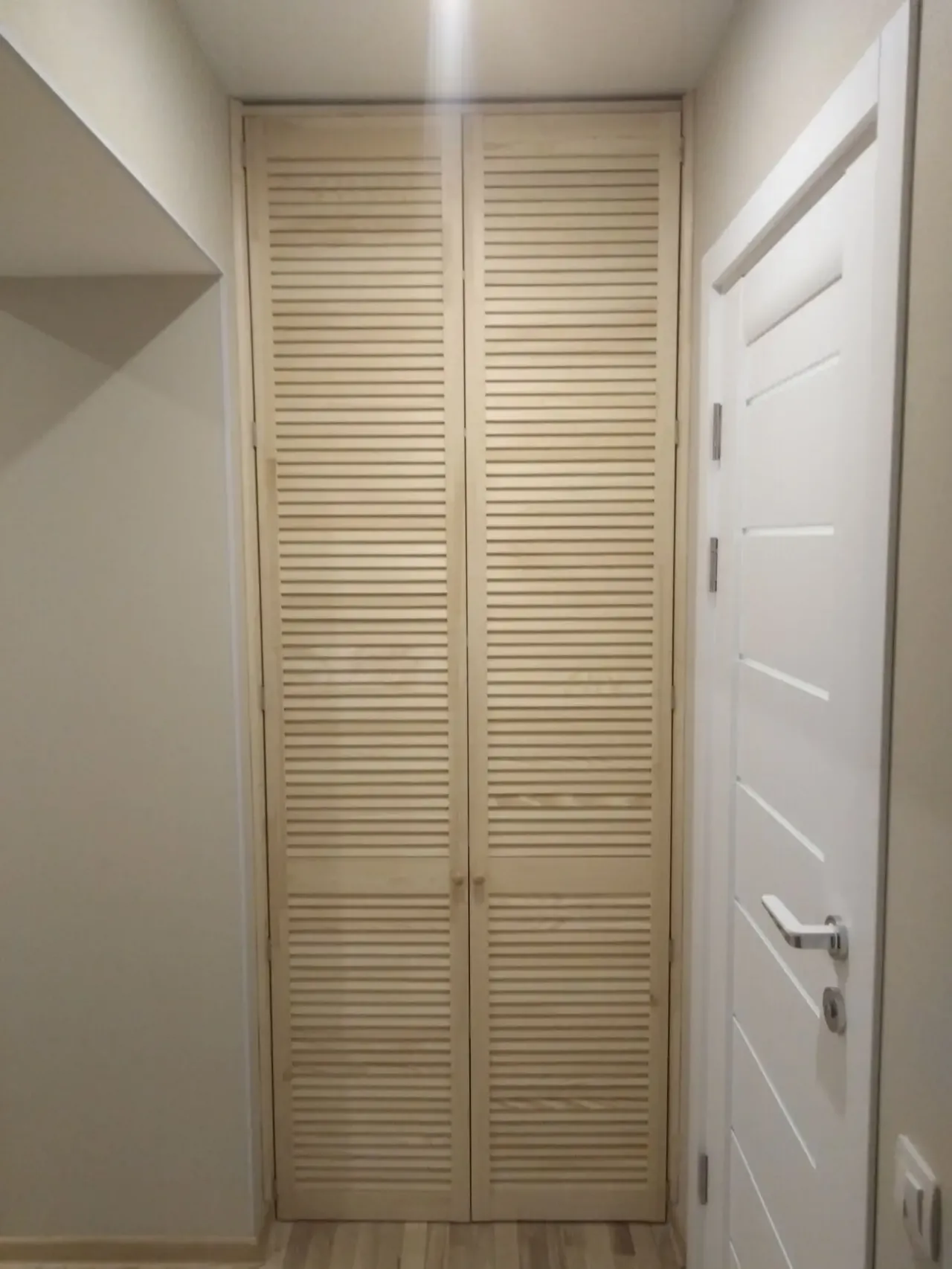 Установка жалюзийных дверей 4