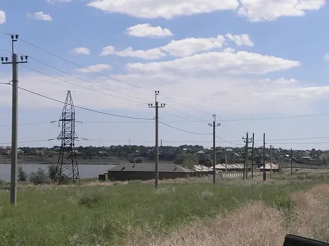 Участок 8 соток на берегу озера. с.Молодежное. Первая линия. 2