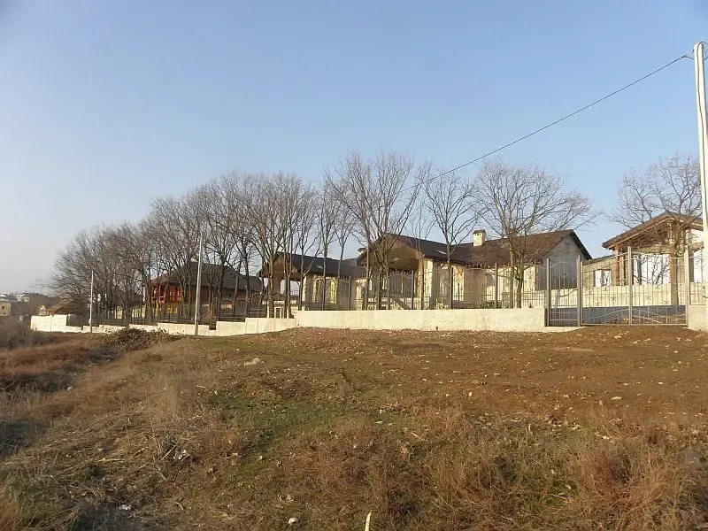 Участок 8 соток на берегу озера. с.Молодежное. Первая линия. 4