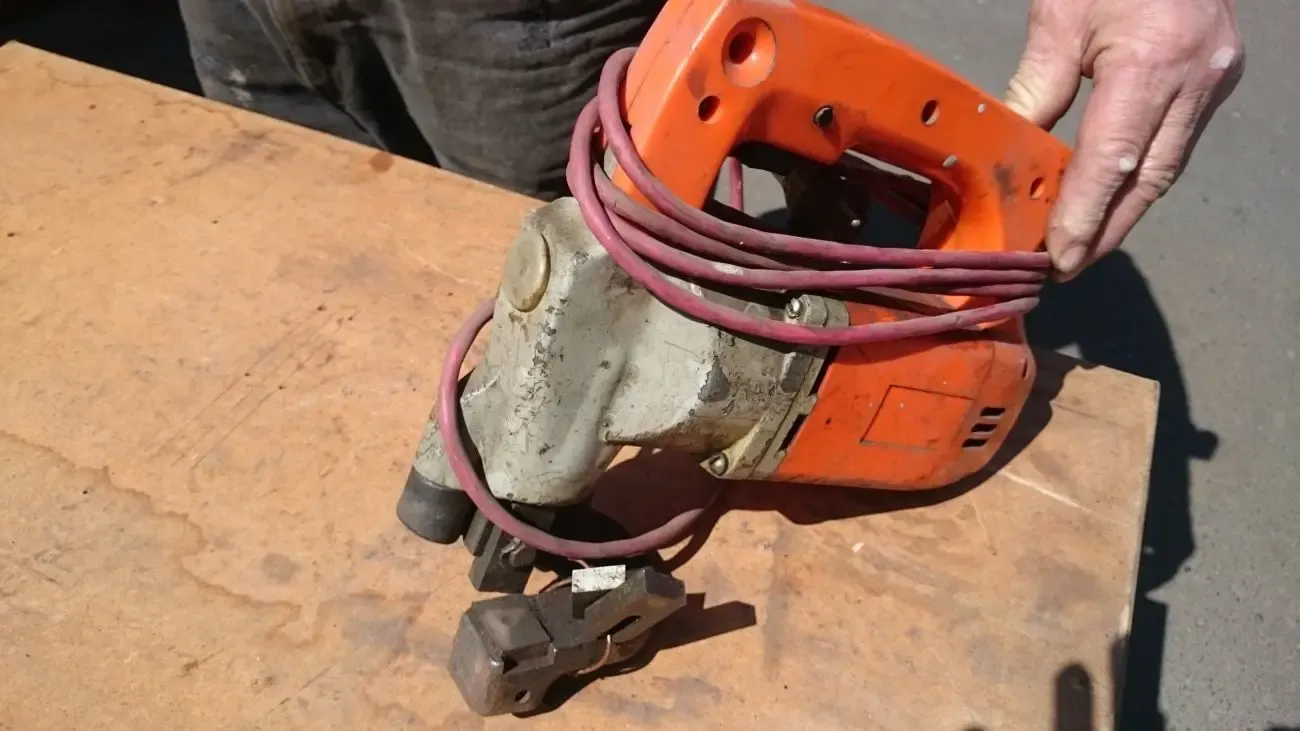 Продам  электроножницы  по металу ИЭ-5407 У2 3