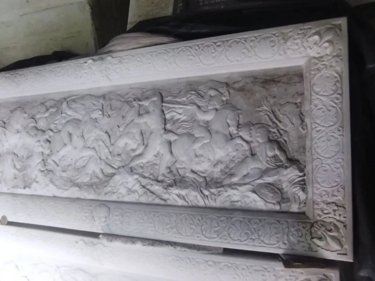 Барельеф Битва амазонок гипс бетон для интерьера 9