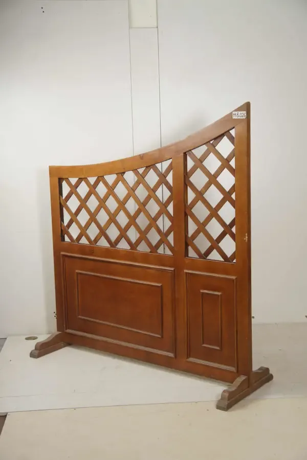 в продаже  Тумба светящаяся, перегородки, подвазонники б\у 10