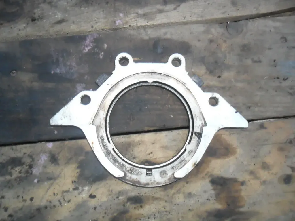 Крышка коленвала задняя Оригинал Ford 928M-6K318-AB 2