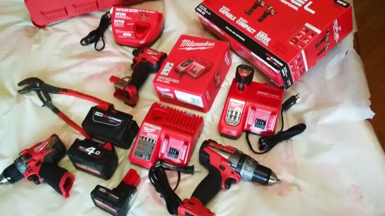 Профессиональный бесщеточный шуруповерт Milwaukee M12-18 FUEL. 4