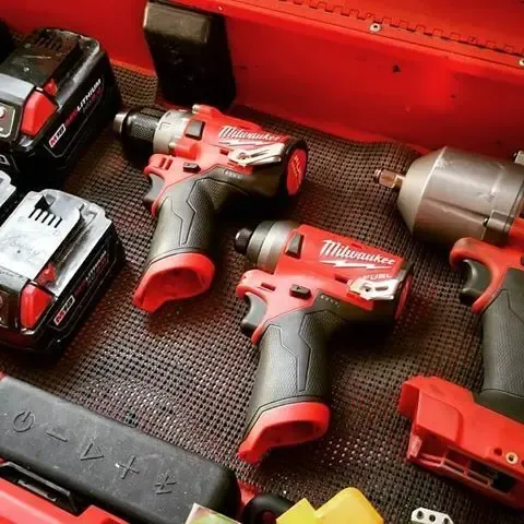 Профессиональный бесщеточный шуруповерт Milwaukee M12-18 FUEL.