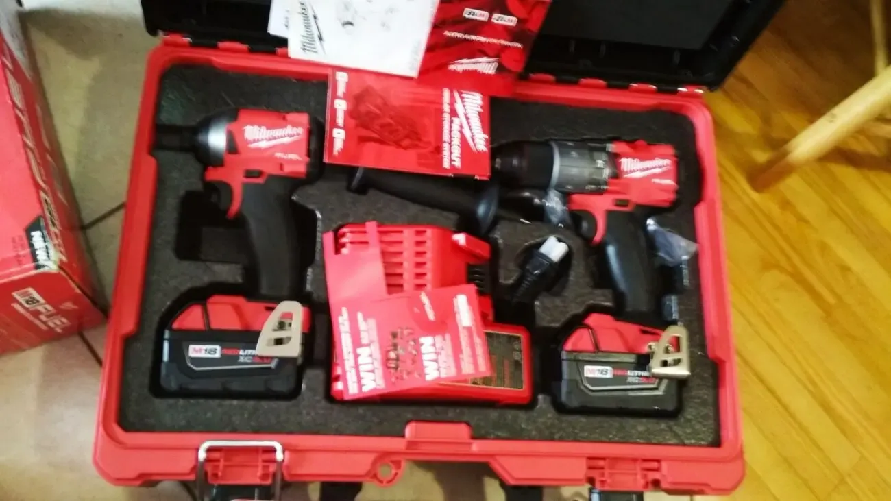 Профессиональный бесщеточный шуруповерт Milwaukee M12-18 FUEL. 9