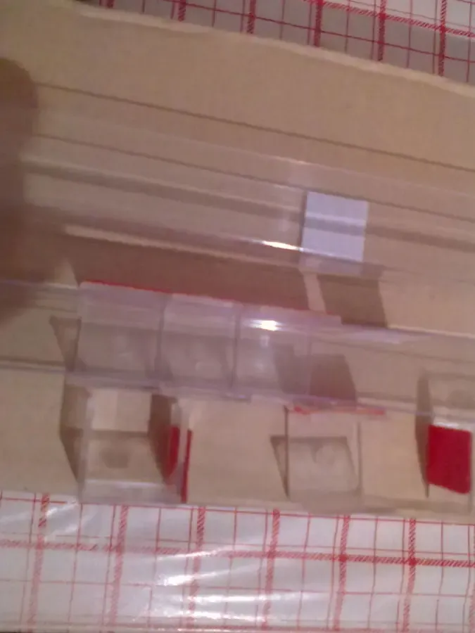 Пластмасовые рейки с держателями 3