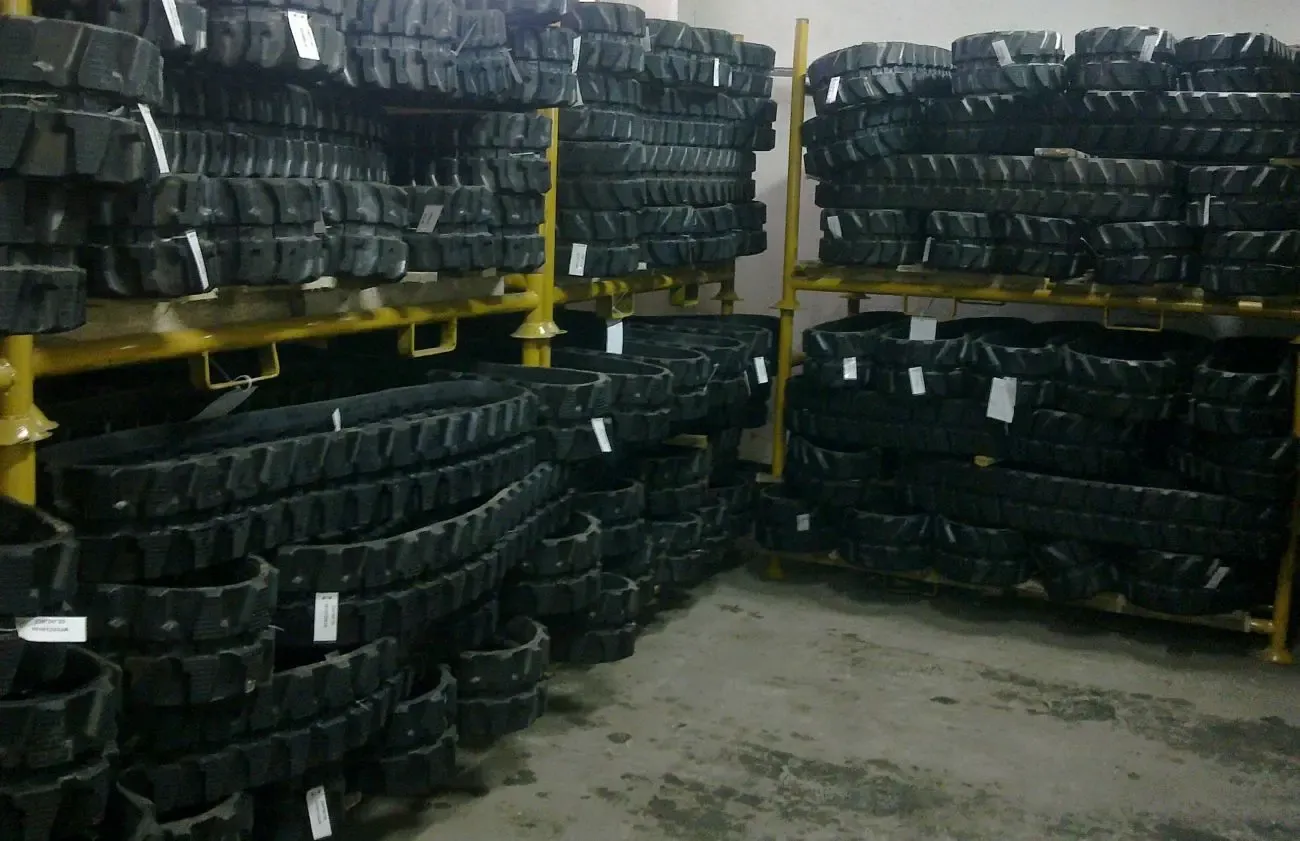 Резиновые гусеницы для мини экскаваторов. Гусениці для спецтехніки. 4