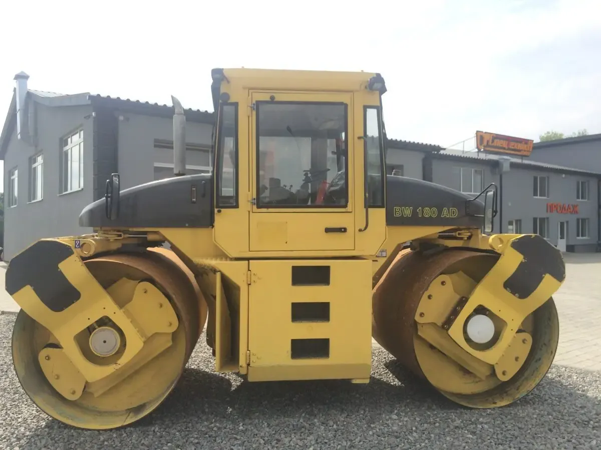 Каток Bomag Bw180ad